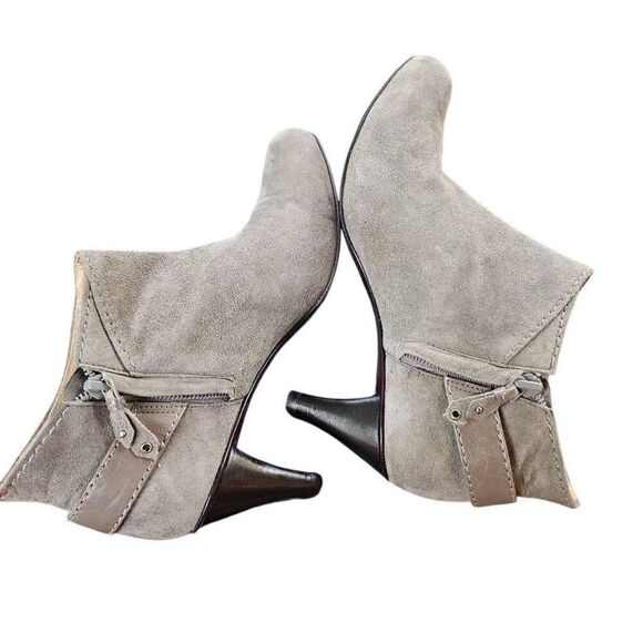 Cole Haan Gray Suede Buckle Zip Heels Booties Size 6B narrow - Picture 5 of 15
